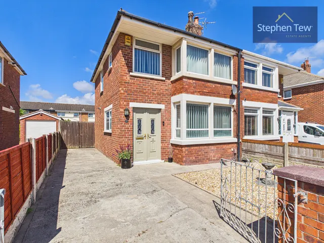 Helens Close, Blackpool, FY4, photo 1