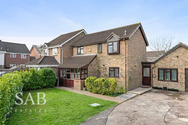 Kingsash Drive, Hayes, UB4, photo 1