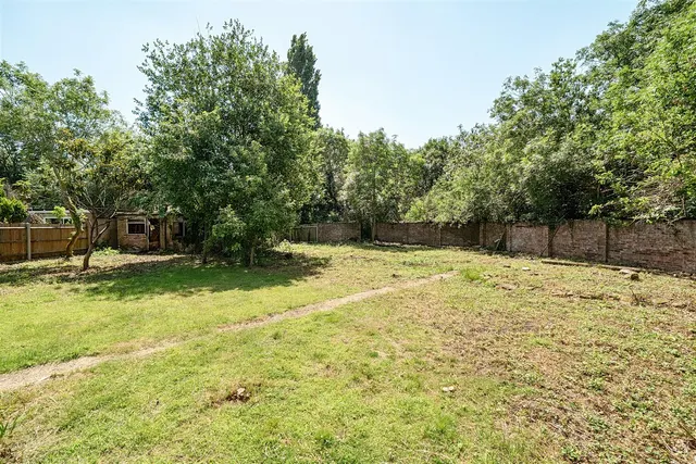 Photo 3 — Pine Gardens, Ruislip, HA4 9TH