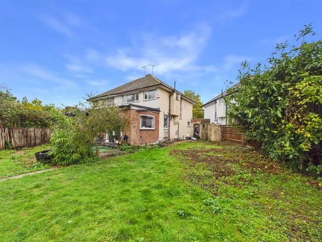 Pine Gardens, Ruislip, HA4, photo 3