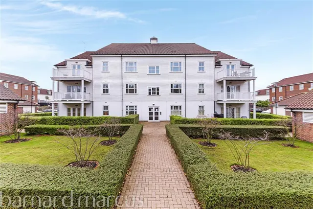 Beaumont Drive, WORCESTER PARK, photo 1