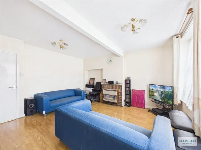 Cody Close, Kenton, HA3, photo 3
