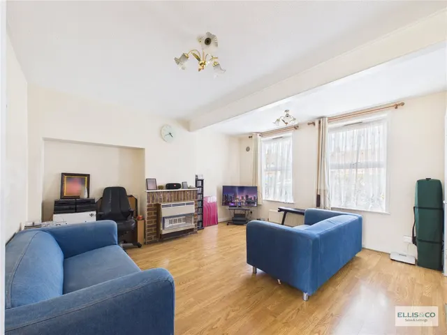 Cody Close, Kenton, HA3, photo 2