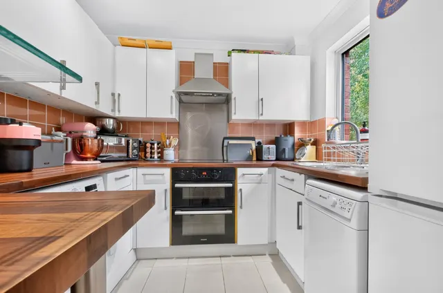 Tudor Close, Hatfield, AL10, photo 2