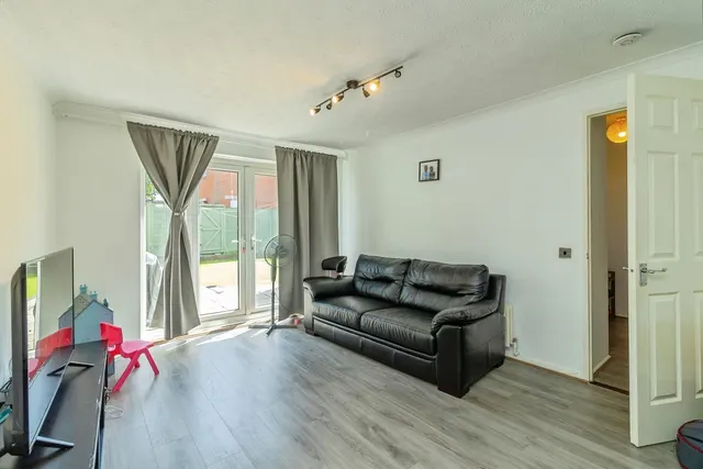 Photo 3 — Hartley, Great Linford, Milton Keynes, Buckinghamshire, MK14
