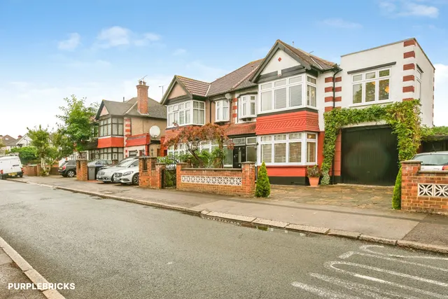 Clarendon Gardens, Wembley, HA9, photo 1