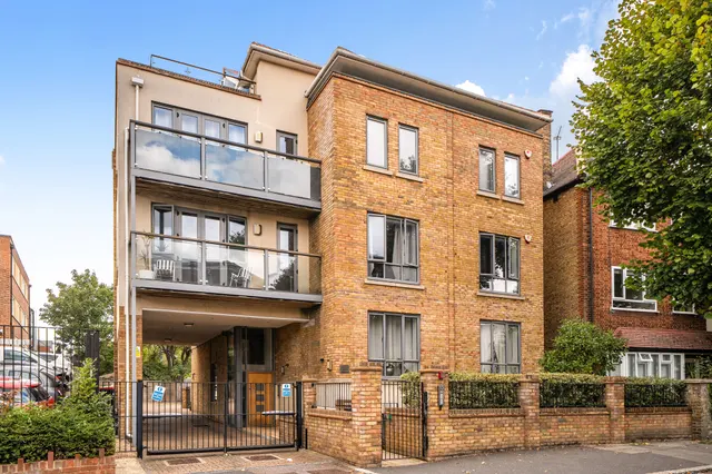 West Ealing, W13, photo 1