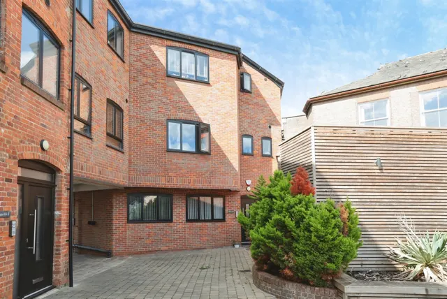 Sills Yard, The Broadway, Chesham, photo 1