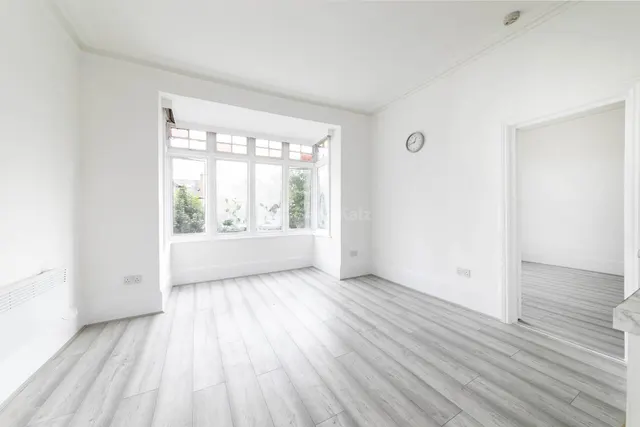 Dean Road, London, NW2, photo 2