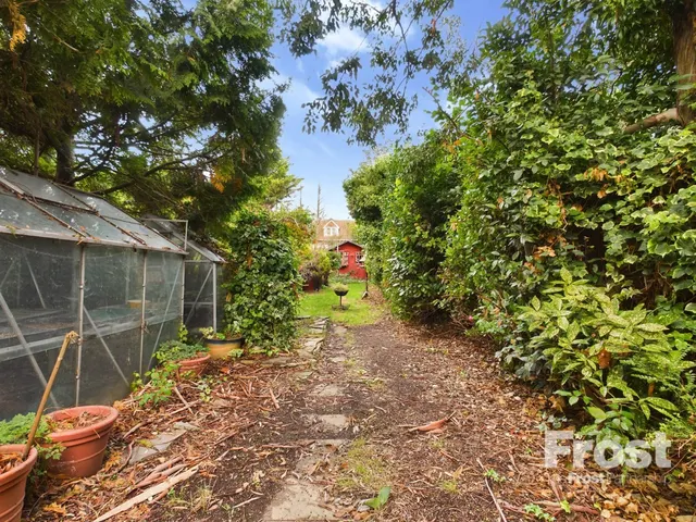 Ashford, Surrey, photo 3