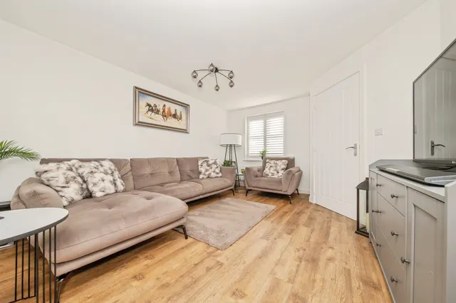 Shingle Way, Clacton-On-Sea, CO16, photo 1
