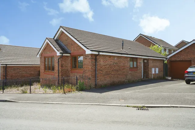 Old Roselyon Road, Par, PL24, photo 1