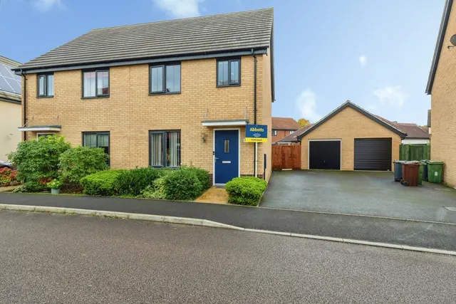 Robin Grove, Wymondham, NR18, photo 1