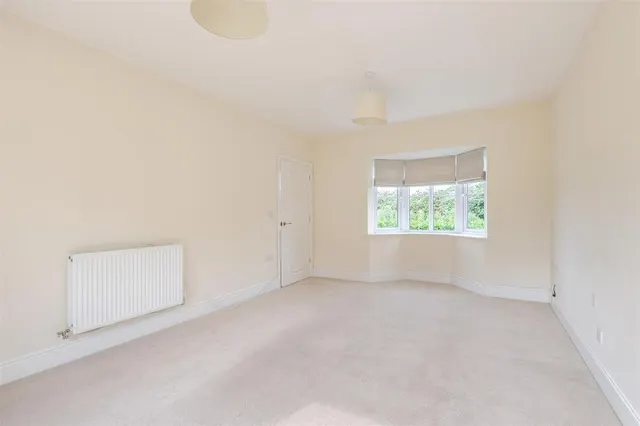 Hillfield Road, Oundle, PE8, photo 3