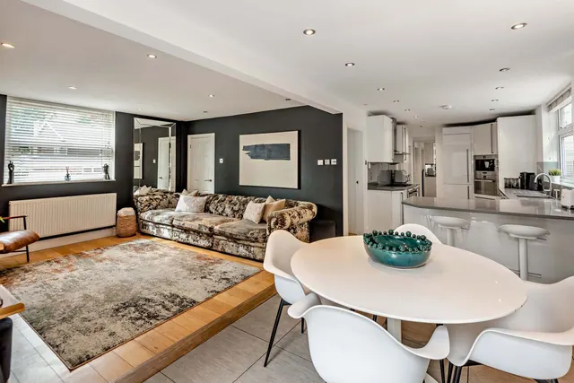 Heathpark Drive, Windlesham, GU20, photo 2