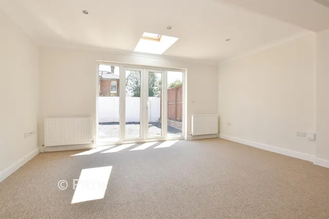 Upton Road, Ryde, PO33, photo 2
