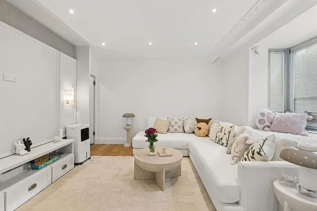 Kinnerton Street, London, SW1X, photo 2