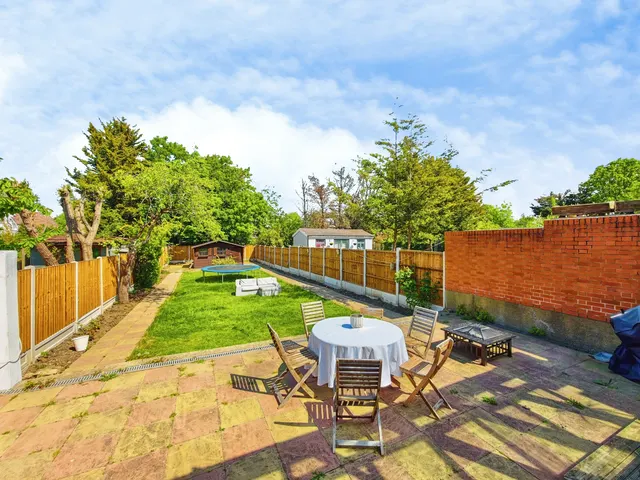 Staverton Road, London, NW2, photo 1