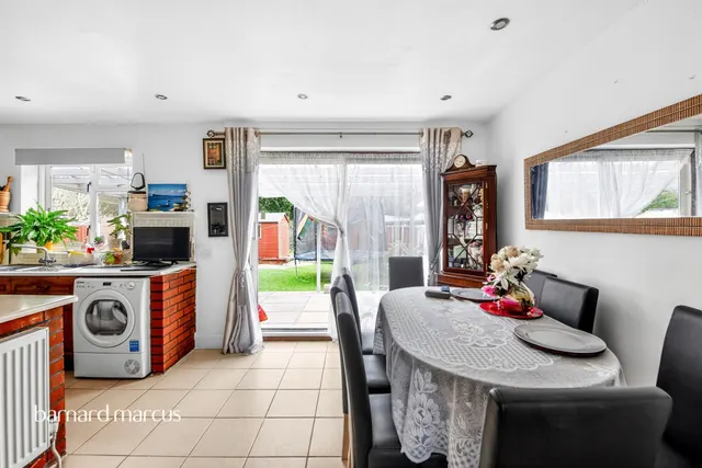 Photo 2 — Wimborne Avenue, Redhill