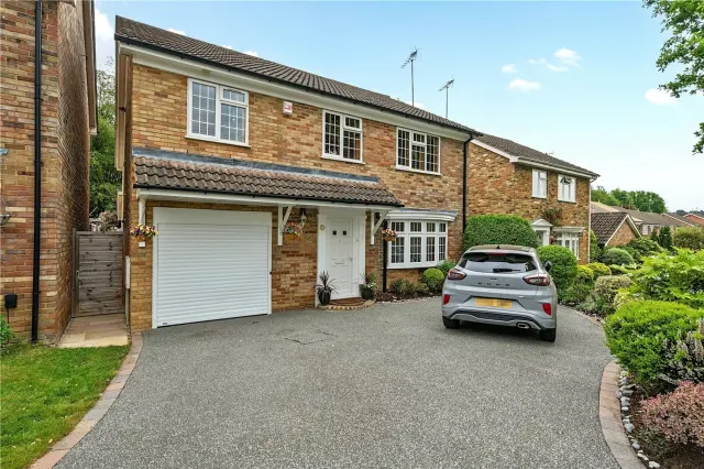 Bosman Drive, Windlesham, Surrey, GU20, photo 1