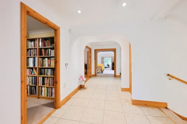 Photo 3 — Oaklands Rise, WELWYN