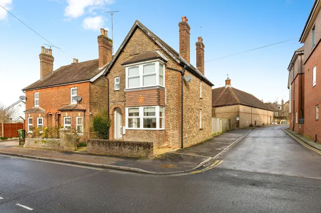Denne Parade, Horsham, RH12, photo 1