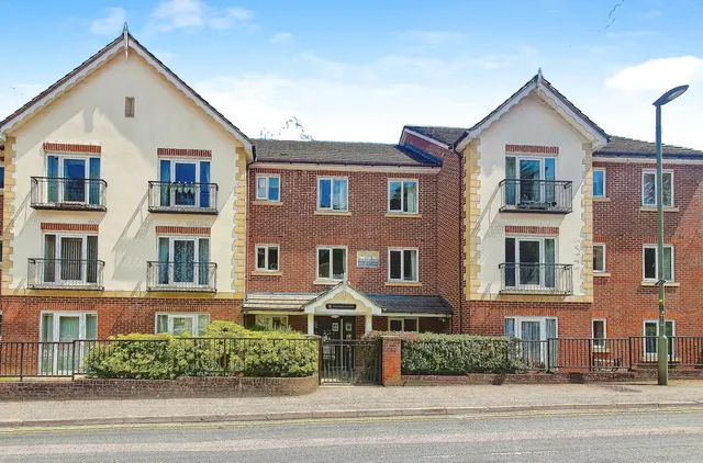 Pegasus Court, Stafford Road, Caterham, Surrey, CR3, photo 1