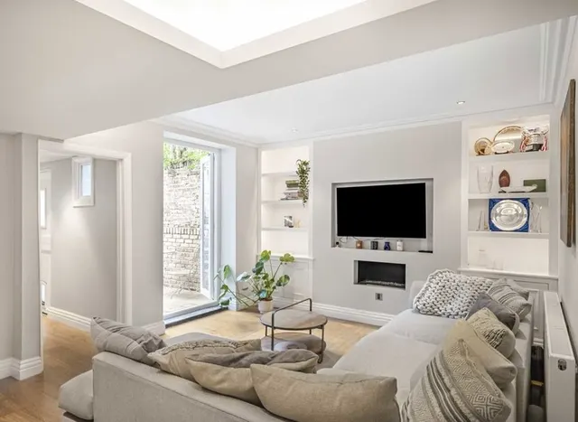 Photo 2 — Ringford Road, Wandsworth, SW18