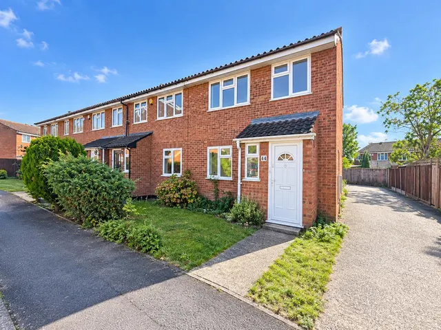 Haslam Close, Ickenham, photo 1