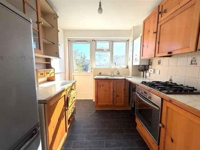 Haslam Close, Ickenham, photo 3