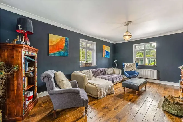 Photo 2 — Weydon Farm Lane, Farnham, Surrey, GU9 8QJ