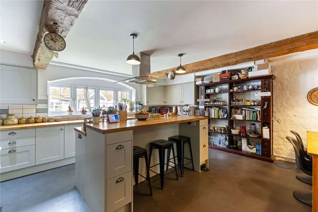Photo 3 — Weydon Farm Lane, Farnham, Surrey, GU9 8QJ
