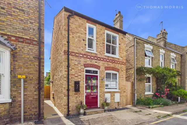 Victoria Square, Huntingdon, PE29, photo 1