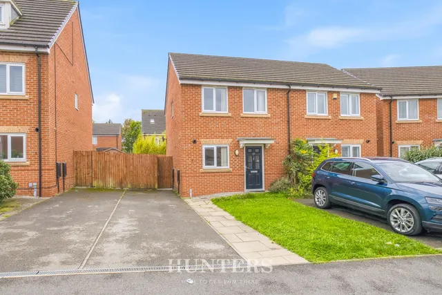 Martindale Crescent, Middleton, M24, photo 1