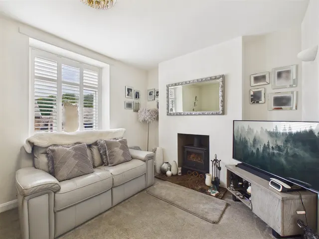 Nunsfield Road, Buxton, photo 3