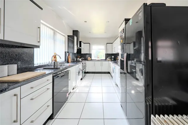 Allerton Grange Avenue, Leeds, LS17, photo 3