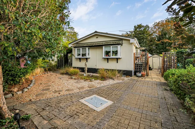 Firs Drive, Orchards Residential Park, SL3, photo 1