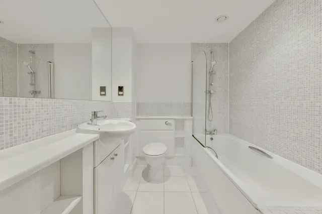 Photo 3 — 16 Mercury House, Heathcroft, London