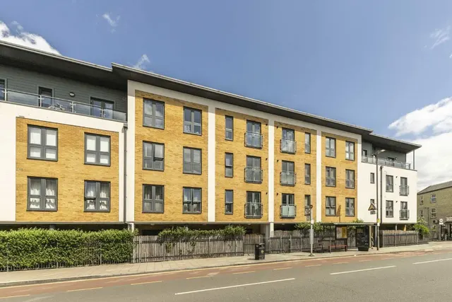 Garratt Lane, SW17, photo 1