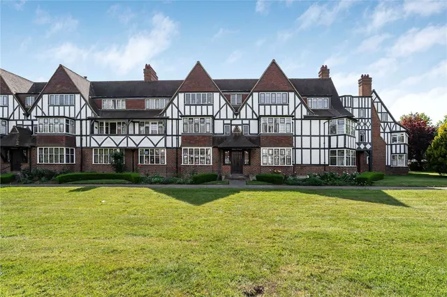 Oxford Court, Queens Drive, London, W3 0HH, photo 1