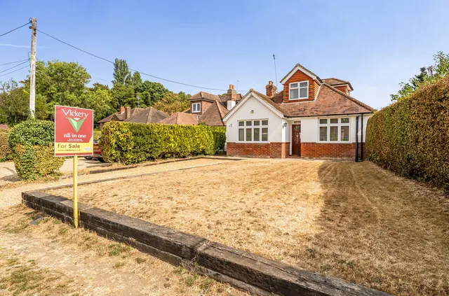 Halebourne Lane, Chobham, Woking, Surrey, GU24 8SL, photo 1