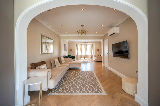 Photo 3 — 26 Warren Road, London