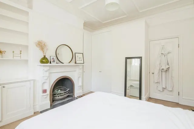 Bowood Road, SW11, photo 1