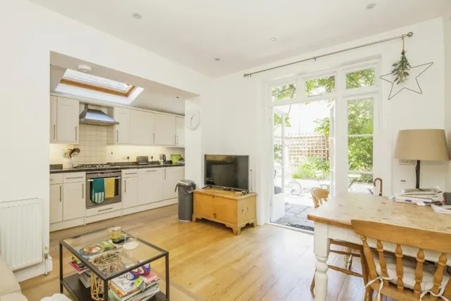 Bowood Road, SW11, photo 3