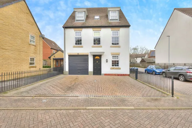 Diamond Drive, Corby, photo 1