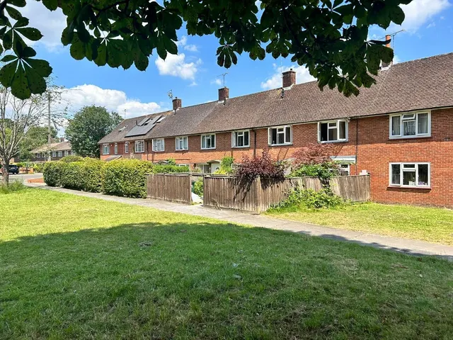 Town centre, RH10, photo 1