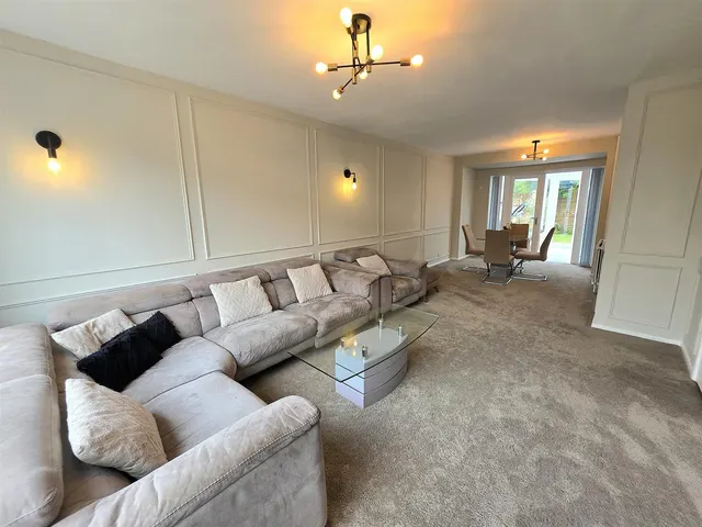 Crantock Drive, Heald Green, photo 3
