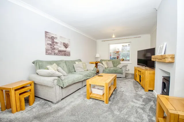 Photo 3 — Hinkler Road, Southampton, SO19 6FW
