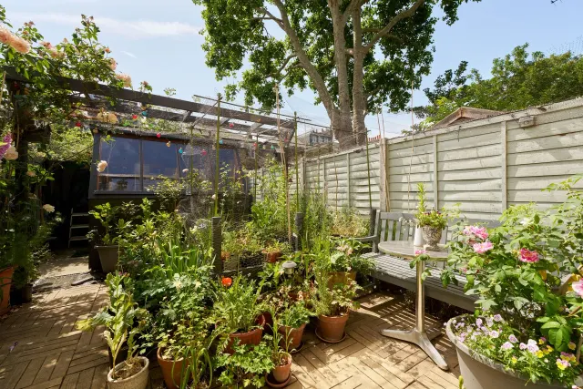 Photo 3 — Jackson Close, Victoria Park Village E9