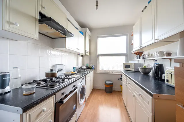 Photo 2 — 635c Garratt Lane, London